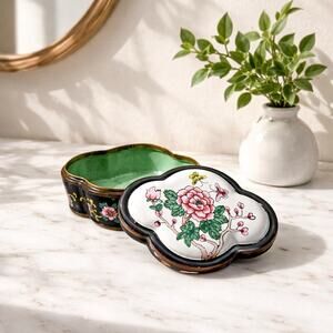Vintage Chinese Butterflies Export Hand-Painted Porcelain Trinket / Jewelry Box